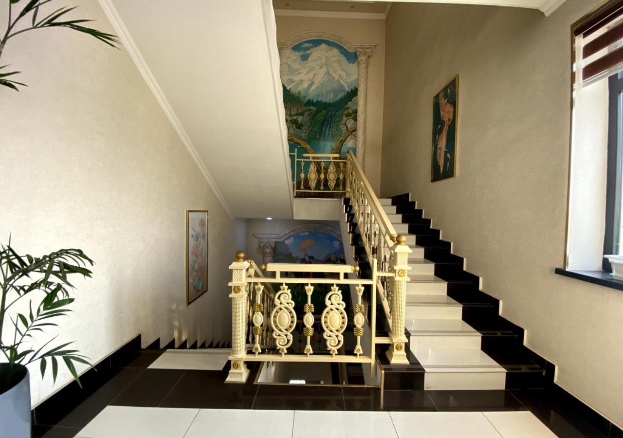 Diyor Hotel Marghilon Екстер'єр фото