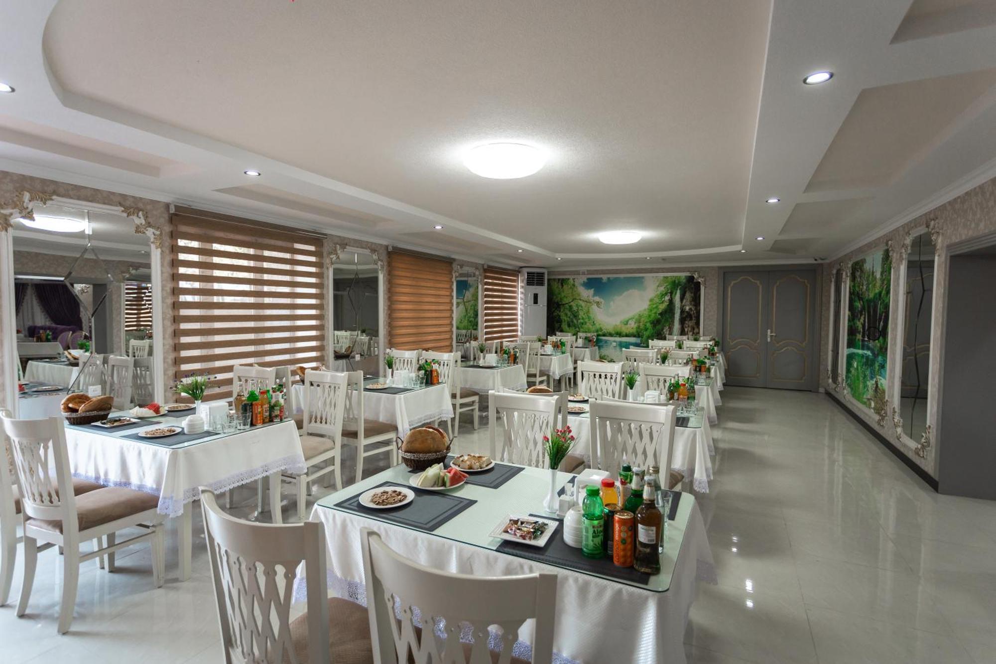 Diyor Hotel Marghilon Екстер'єр фото