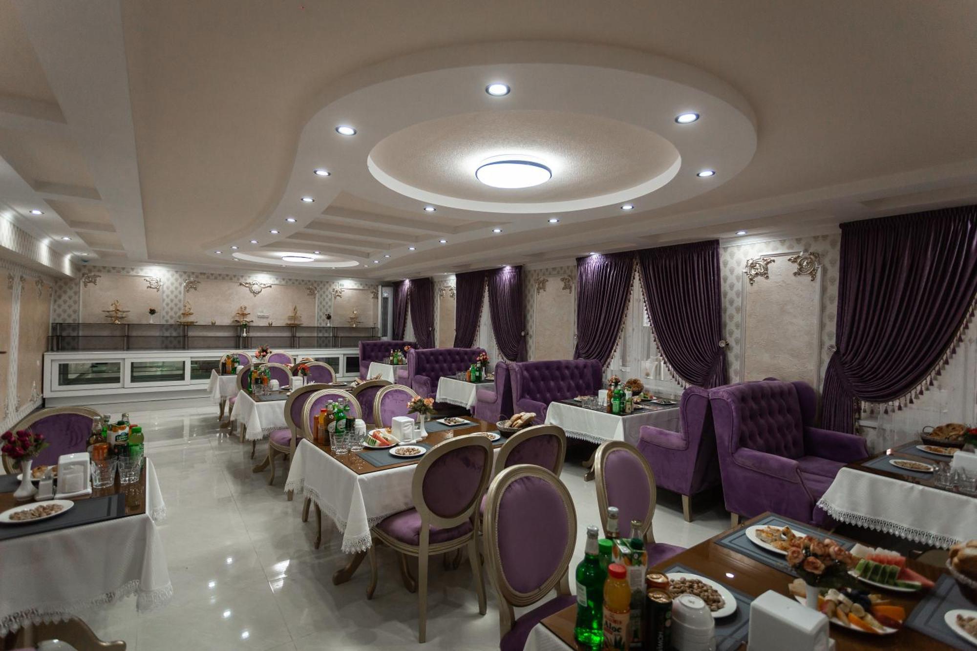 Diyor Hotel Marghilon Екстер'єр фото