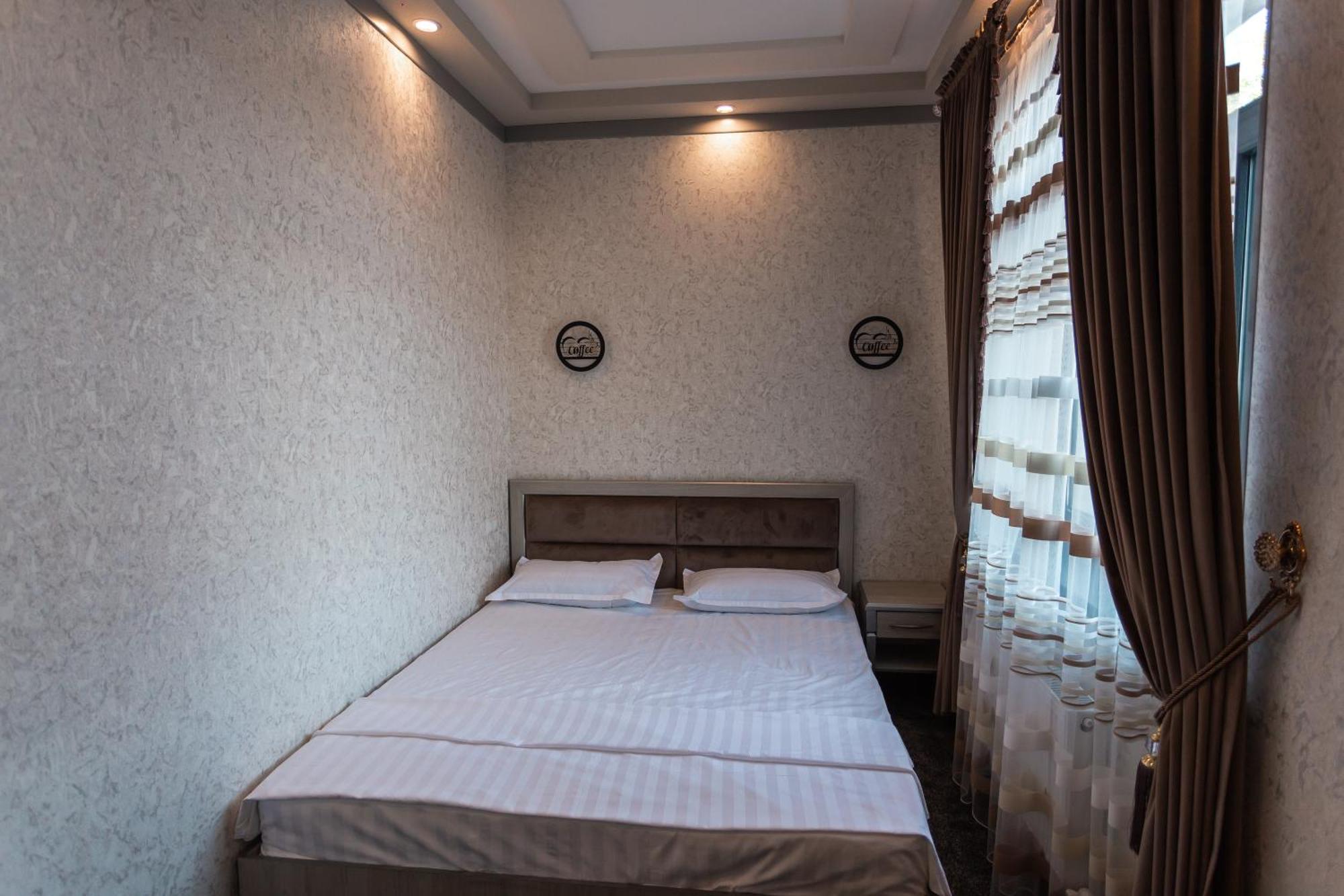 Diyor Hotel Marghilon Екстер'єр фото