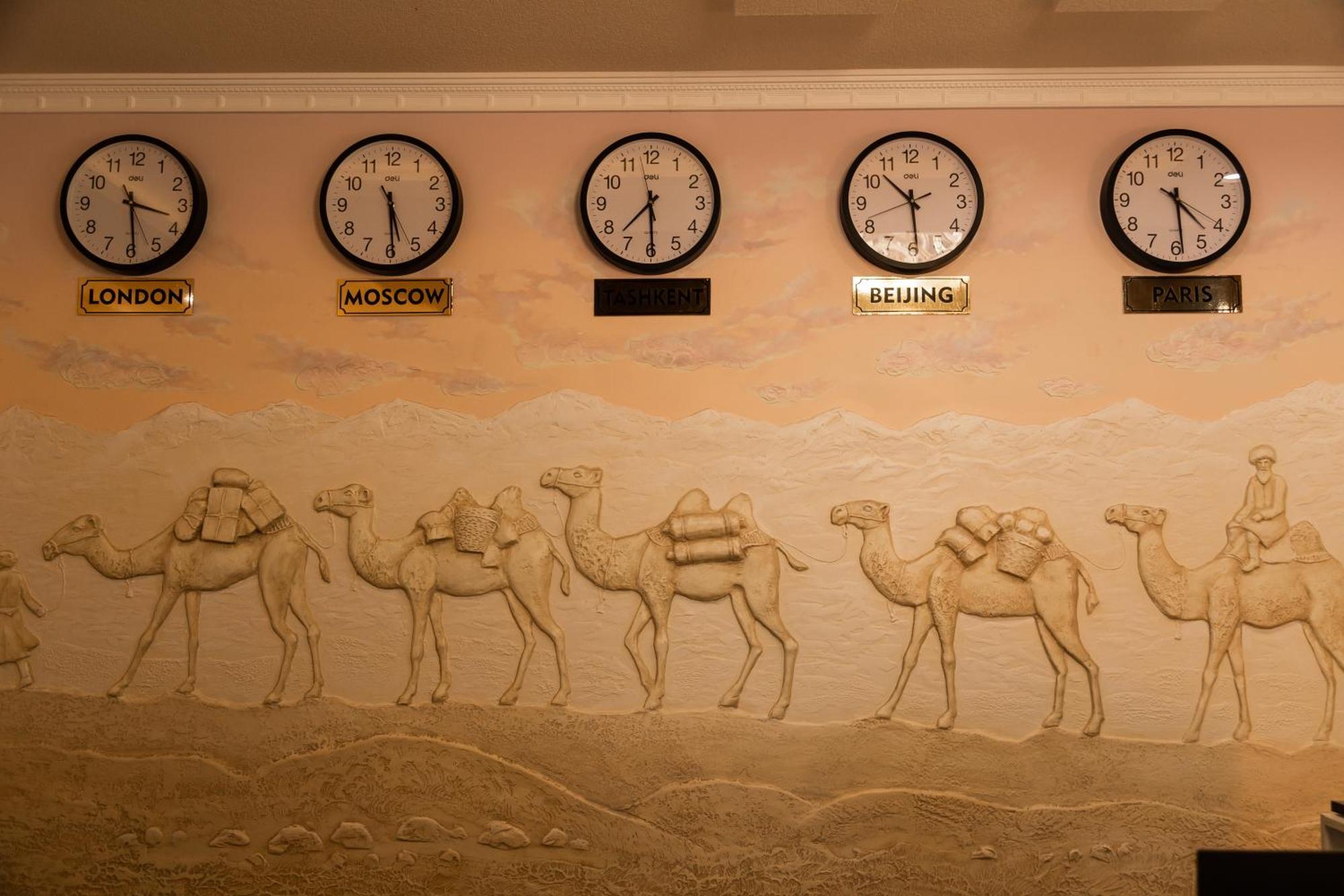 Diyor Hotel Marghilon Екстер'єр фото